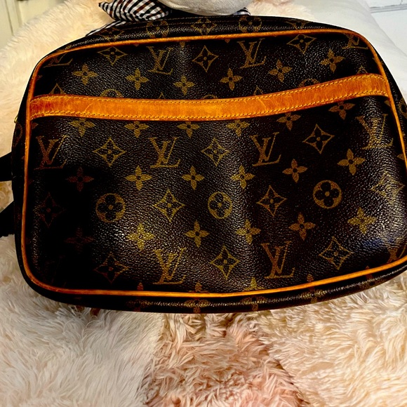 🔥🔥 Authentic LV crossbody bag 🔥🔥 - Picture 1 of 12